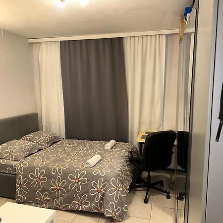 Schoenes Zimmer In Bahnhofsnaehe In Einer Wohnung Mit Grosser Terrasse Giessen Exterior photo