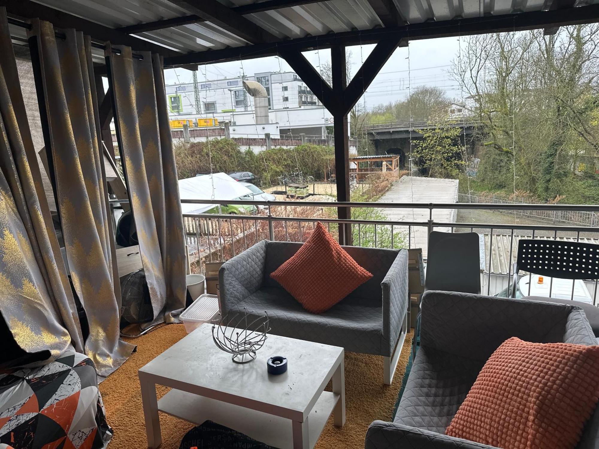 Schoenes Zimmer In Bahnhofsnaehe In Einer Wohnung Mit Grosser Terrasse Giessen Exterior photo