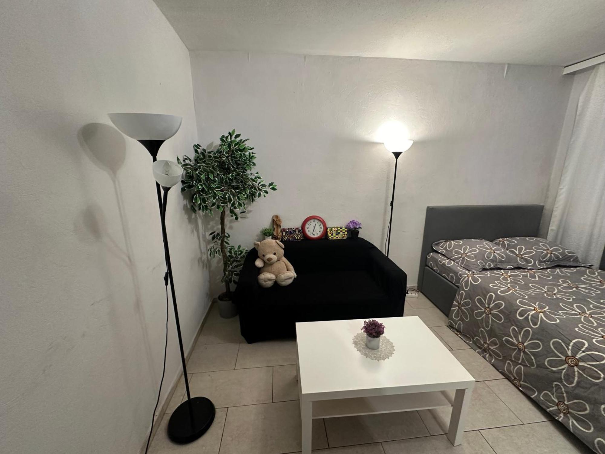Schoenes Zimmer In Bahnhofsnaehe In Einer Wohnung Mit Grosser Terrasse Giessen Exterior photo